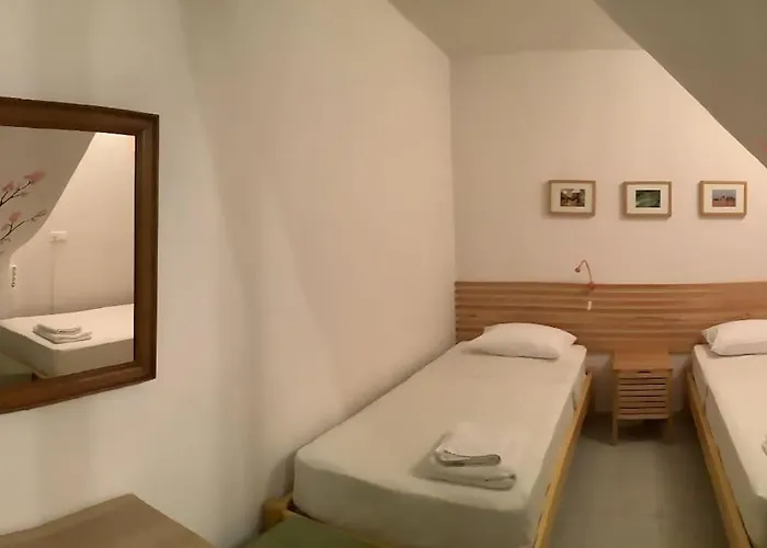 Cactus Hideaway With Sea Views 펜션 이메로비글리