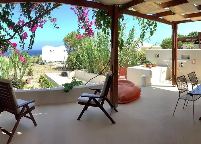 Cactus Hideaway With Sea Views *